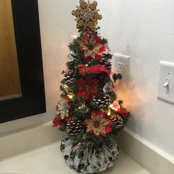 New Handcrafted 22 inch Poinsettia Table top Christmas Tree - Picture 11 of 11